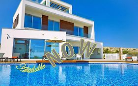 Beachfront Luxury Villa Idania